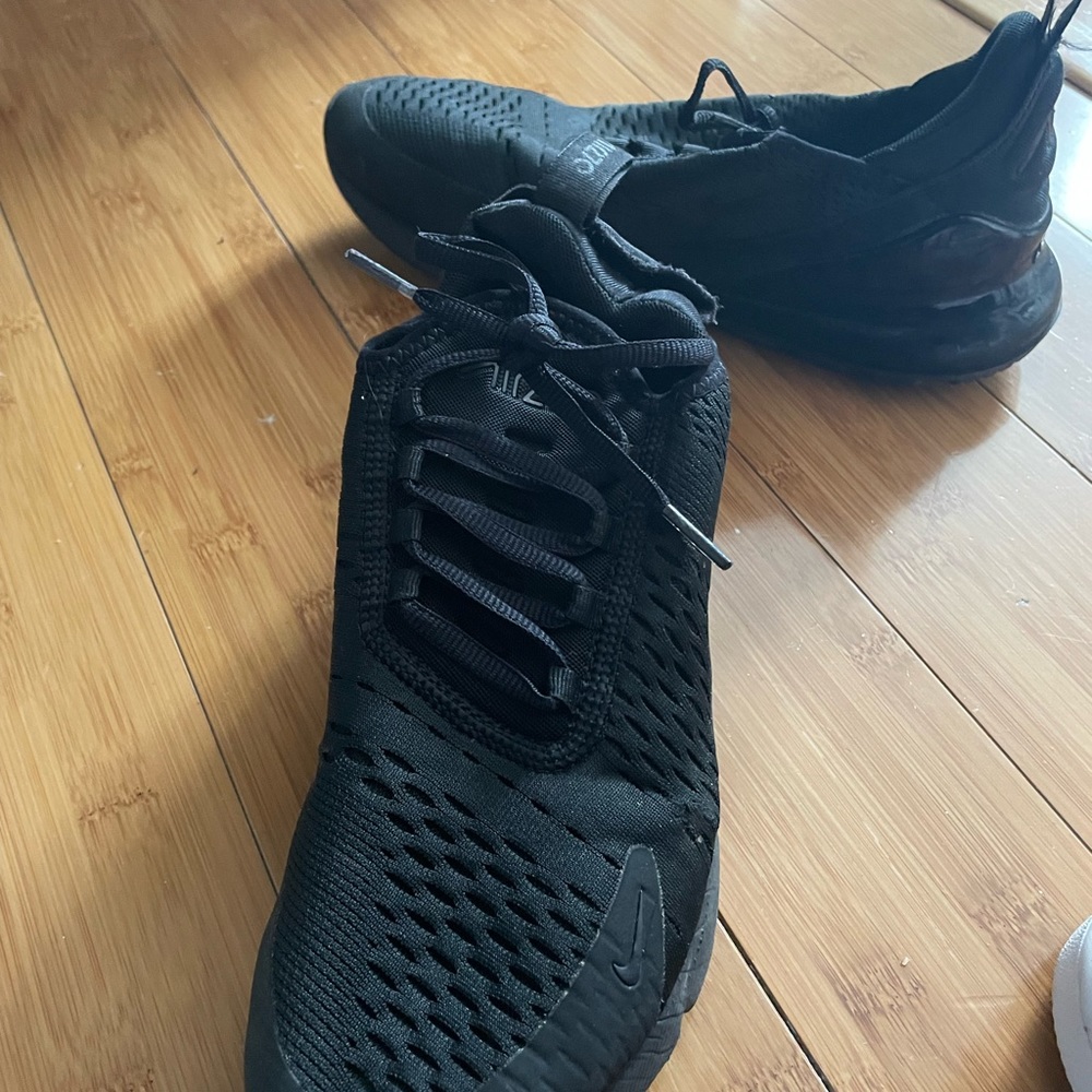 Nike black 270 mint condition very comfortable